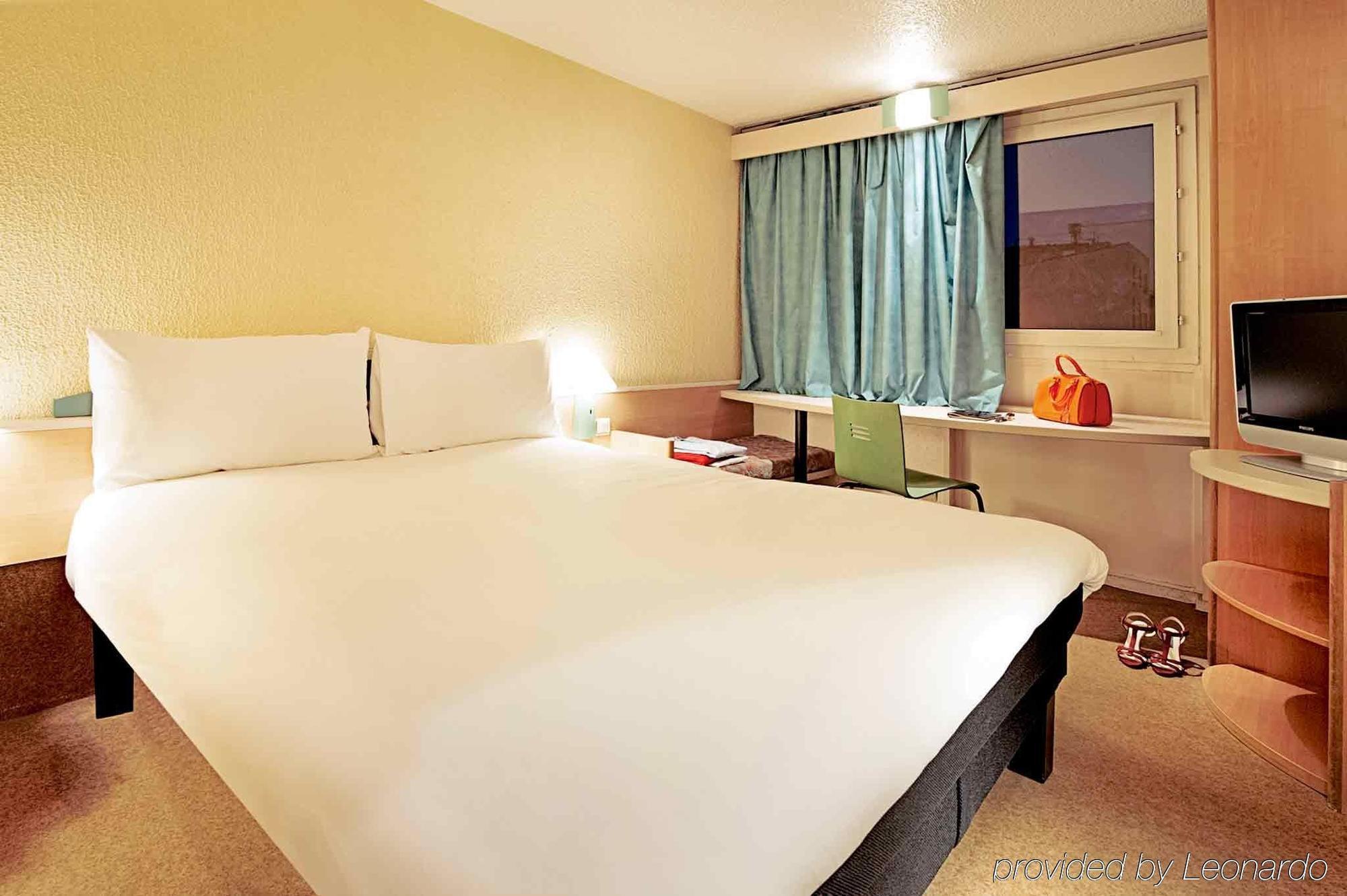 Ibis Styles Dinan Centre Ville Bagian luar foto