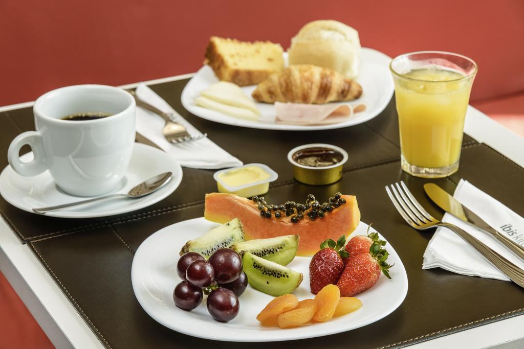 Ibis Styles Dinan Centre Ville Bagian luar foto