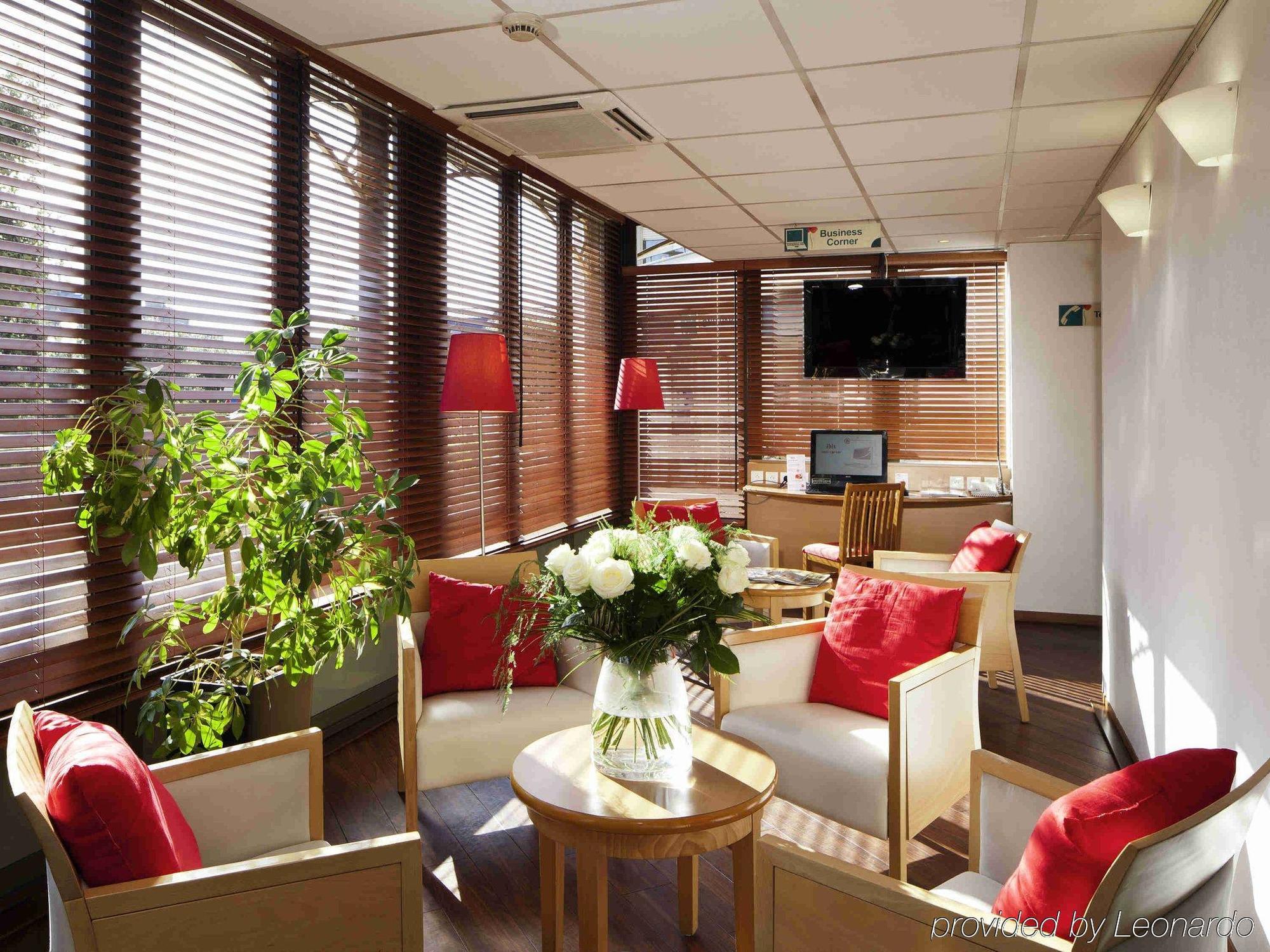 Ibis Styles Dinan Centre Ville Bagian luar foto