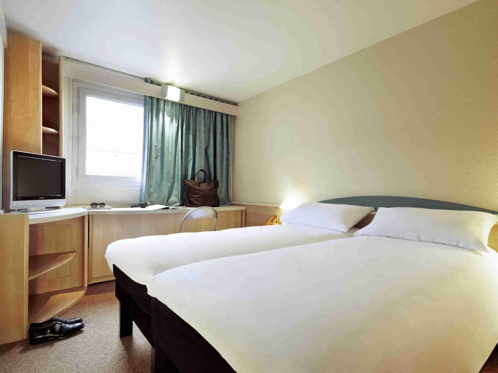 Ibis Styles Dinan Centre Ville Bagian luar foto