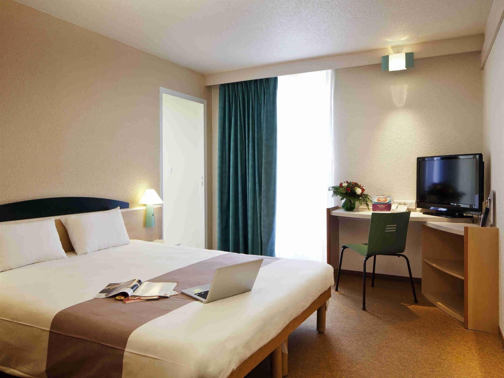 Ibis Styles Dinan Centre Ville Bagian luar foto